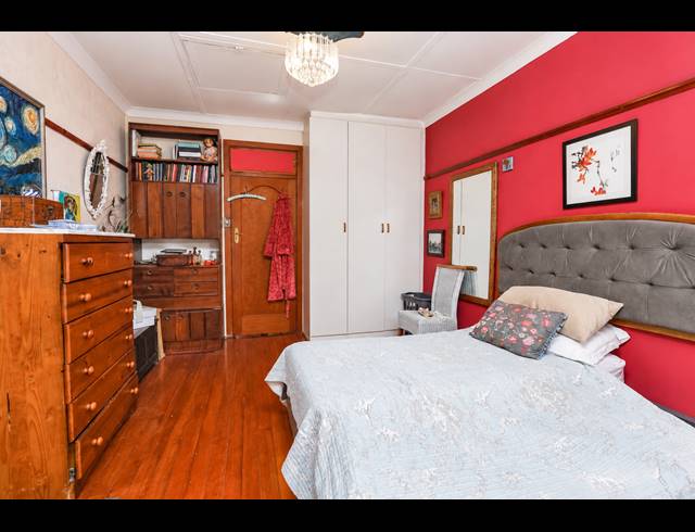 3 BEDROOM APARTMENT FOR SALE IN GLENWOOD